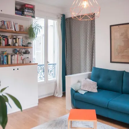 Warm Close To Gare Du Nord Parigi